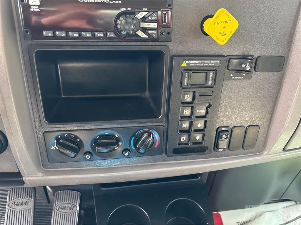 Peterbilt 337 شاحنات ذات هيكل صندوقي