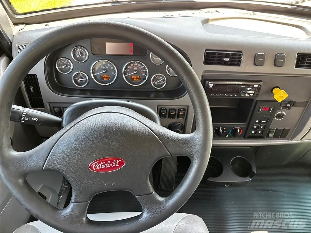 Peterbilt 337 شاحنات ذات هيكل صندوقي