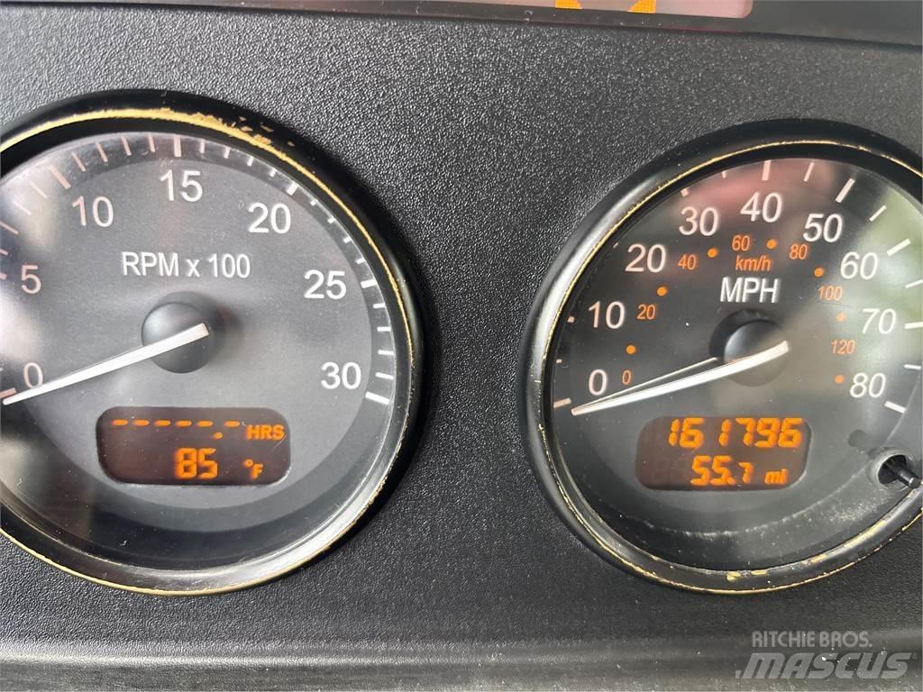 Peterbilt 337 شاحنات بمقصورة وهيكل