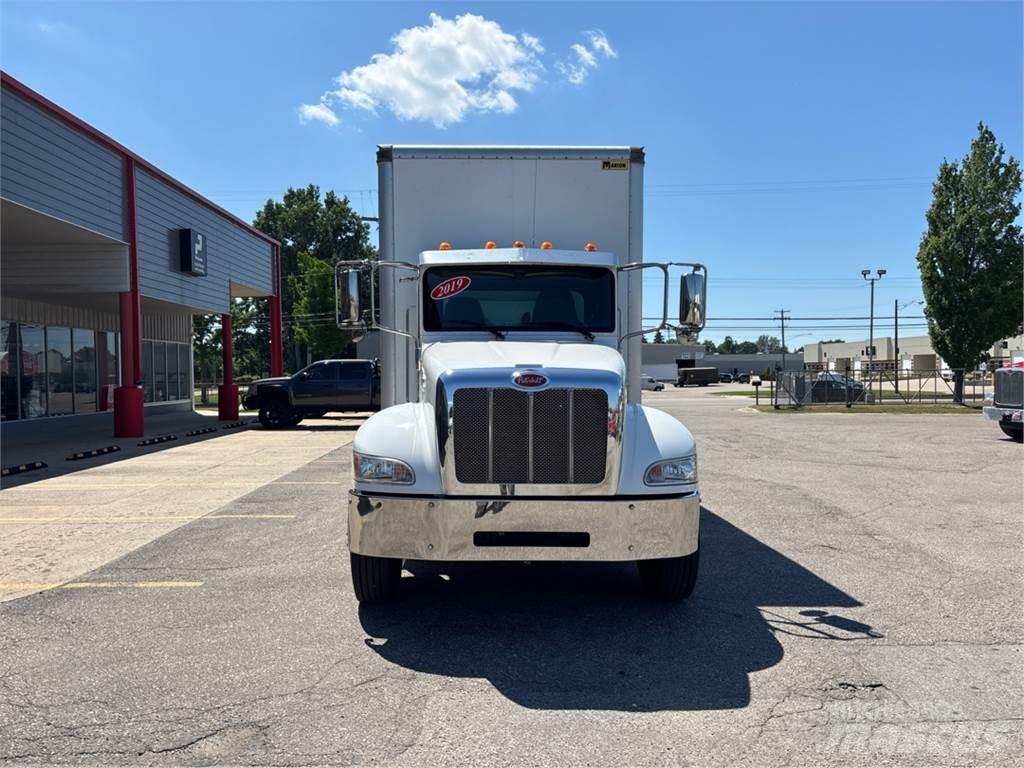 Peterbilt 337 شاحنات ذات هيكل صندوقي