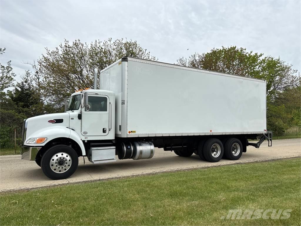 Peterbilt 348 شاحنات ذات هيكل صندوقي