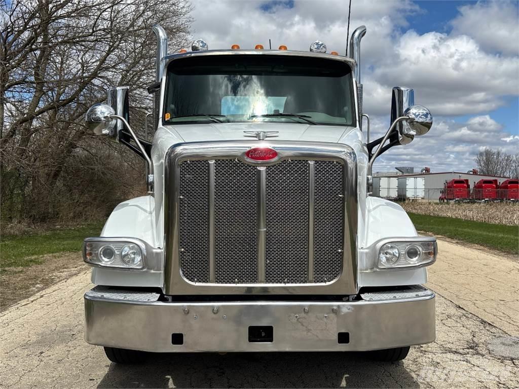 Peterbilt 567 وحدات الجر