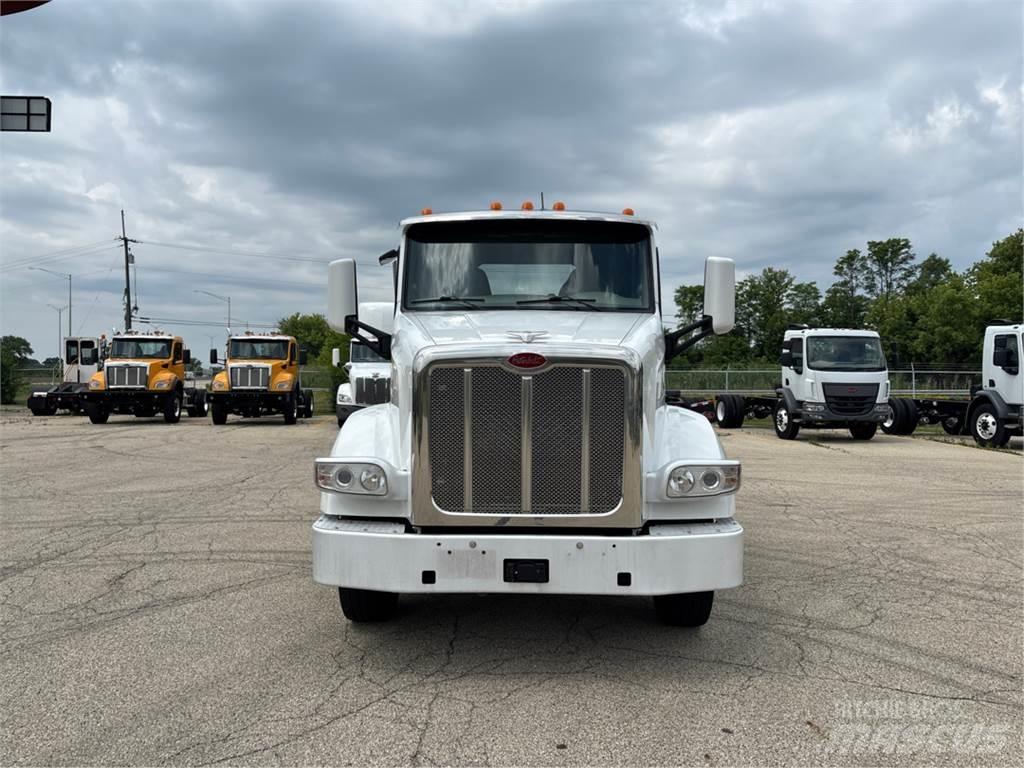 Peterbilt 567 وحدات الجر
