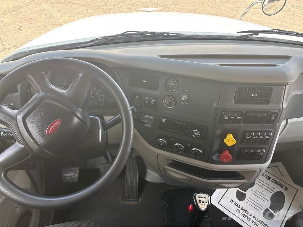 Peterbilt 567 وحدات الجر