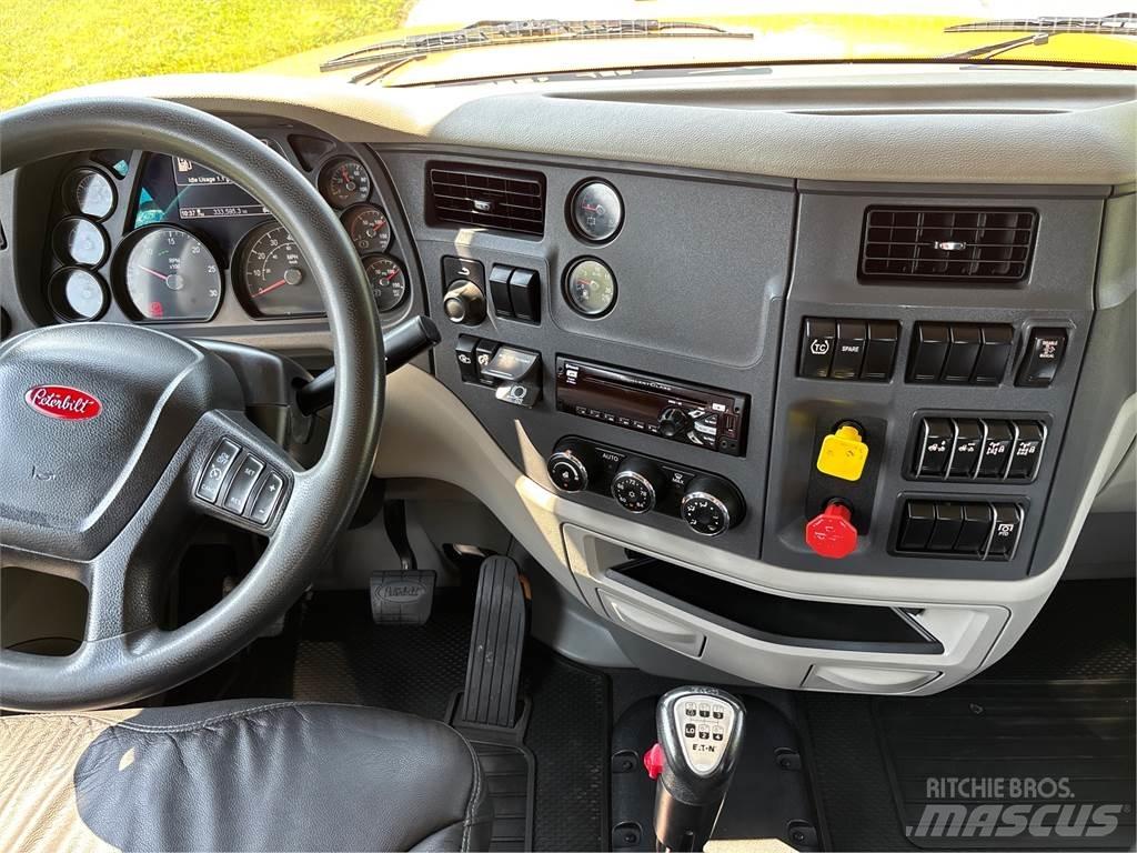 Peterbilt 567 وحدات الجر