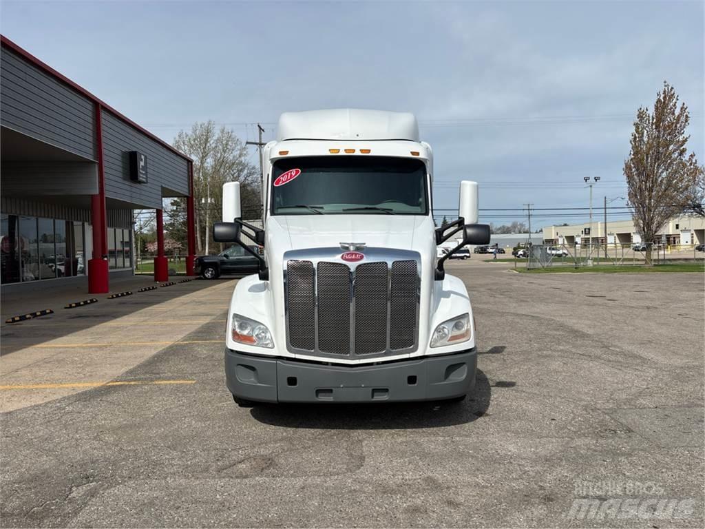 Peterbilt 579 وحدات الجر