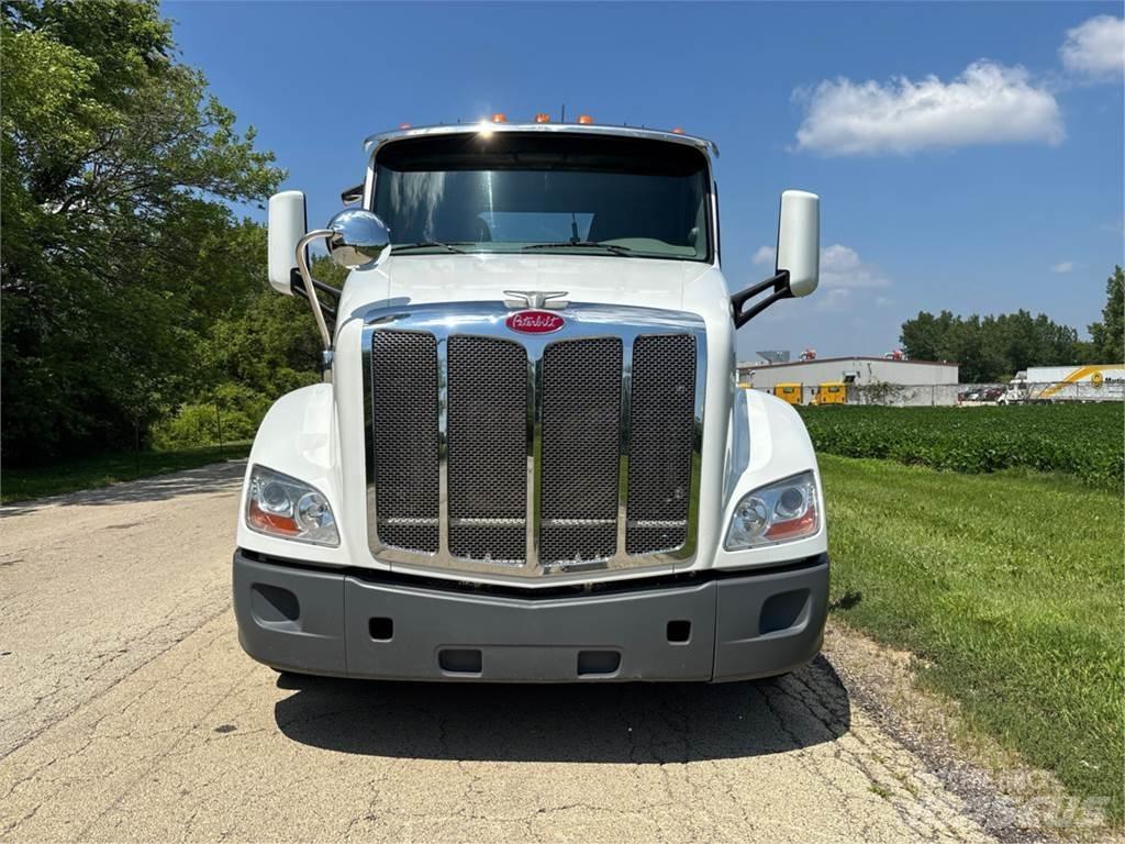 Peterbilt 579 وحدات الجر
