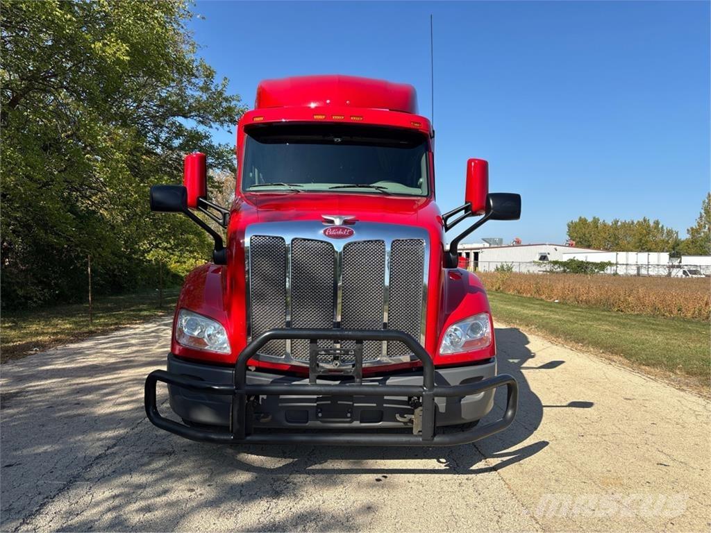 Peterbilt 579 شاحنات أخرى