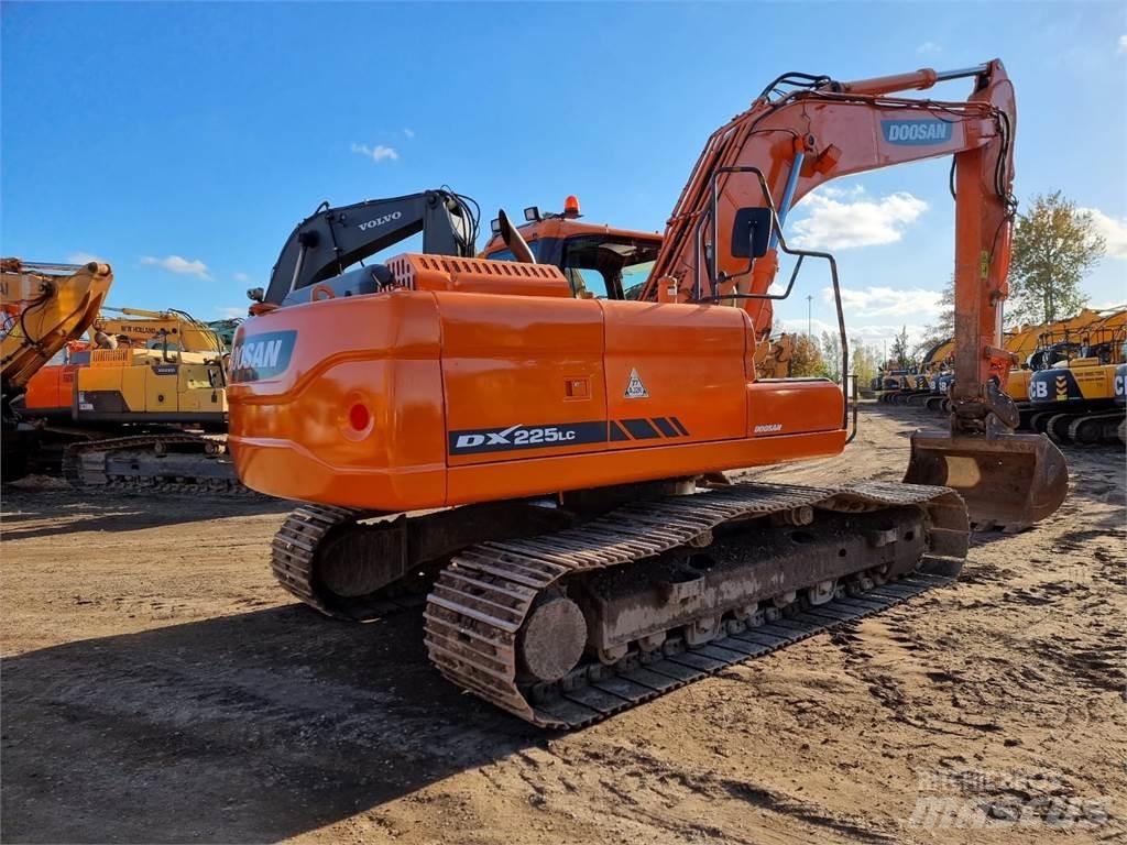 Doosan DX 225LC-3 حفارات زحافة