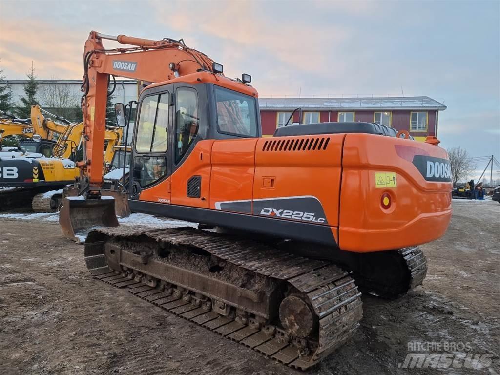 Doosan DX225LC حفارات زحافة