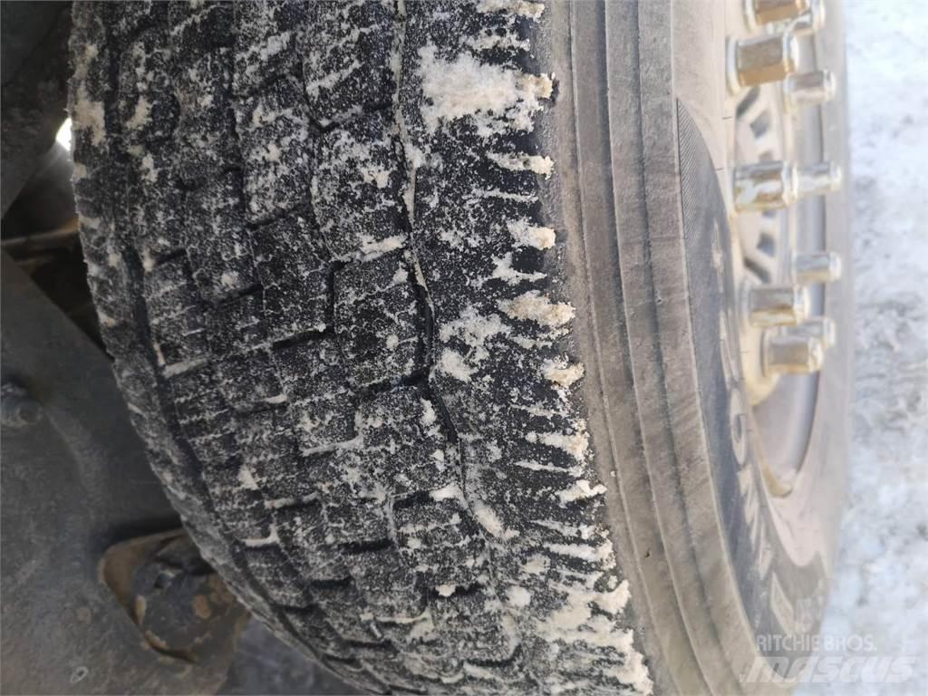 Scania R560 8x4 شاحنات لوادر