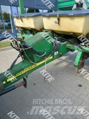 John Deere 1750 مثاقيب مدمجة