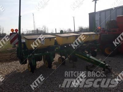 John Deere 1755 مثاقيب مدمجة