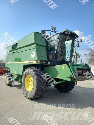 John Deere 2256 2WD حصادات