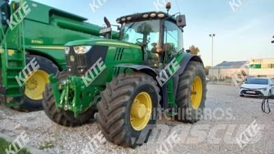 John Deere 6215R الجرارات