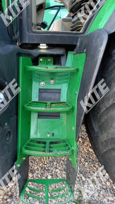 John Deere 6215R الجرارات