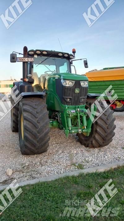 John Deere 6215R الجرارات