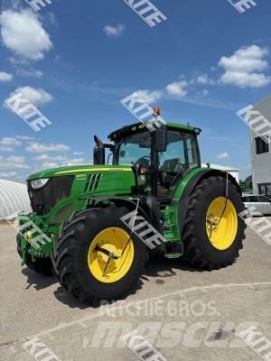 John Deere 6215R الجرارات