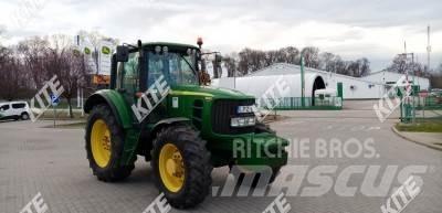 John Deere 6830 الجرارات