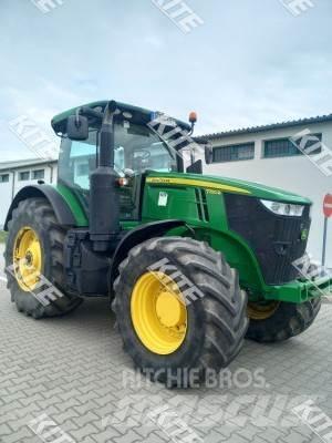 John Deere 7250R الجرارات