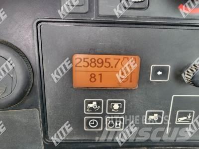 John Deere 8130 الجرارات