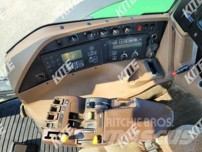John Deere 8220 الجرارات