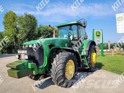 John Deere 8220 الجرارات
