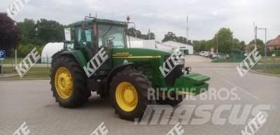 John Deere 8310 الجرارات