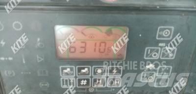 John Deere 8310 الجرارات