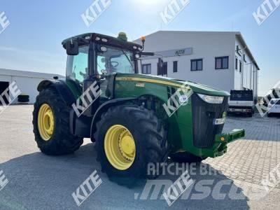 John Deere 8335R الجرارات