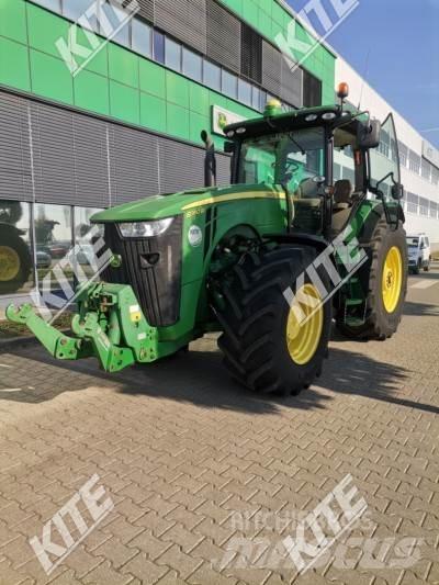 John Deere 8360R الجرارات