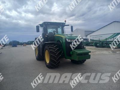 John Deere 8370R الجرارات