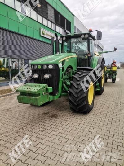 John Deere 8430 الجرارات