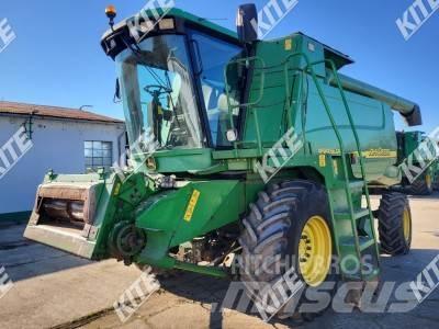 John Deere 9560 WTS 2WD حصادات