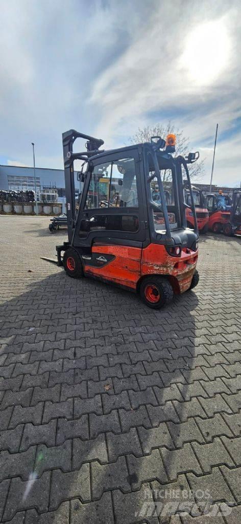 Linde E 25 L-01 شاحنات ذات رافعات شوكية تعمل بالكهرباء