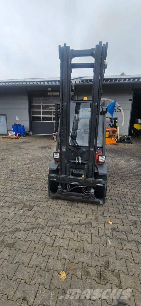 Linde H 30 D-02 شاحنات الديزل