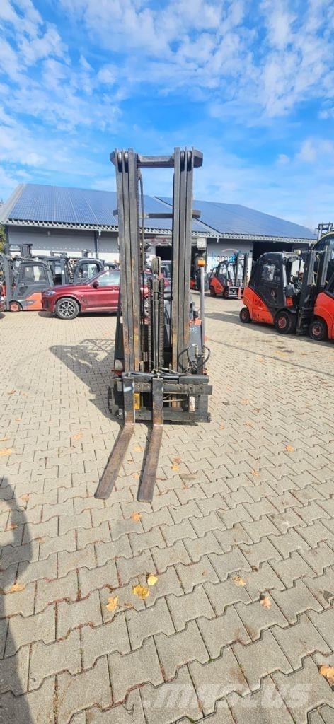 Nissan GN01L18HQ شاحنات ذات رافعات شوكية تعمل بالكهرباء