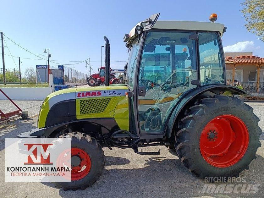 CLAAS NECTIS 227VE الجرارات