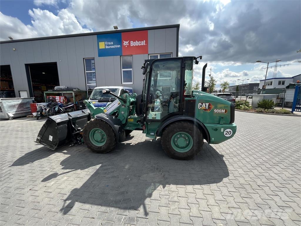 CAT 906 M لوادر بعجل