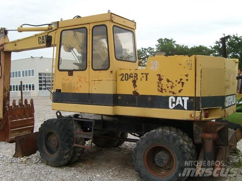 CAT 206 BFT حفارات بعجل