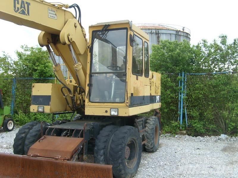 CAT 206 BFT حفارات بعجل