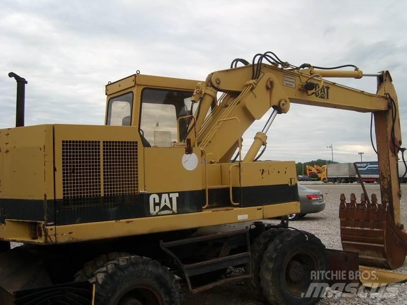 CAT 206 BFT حفارات بعجل