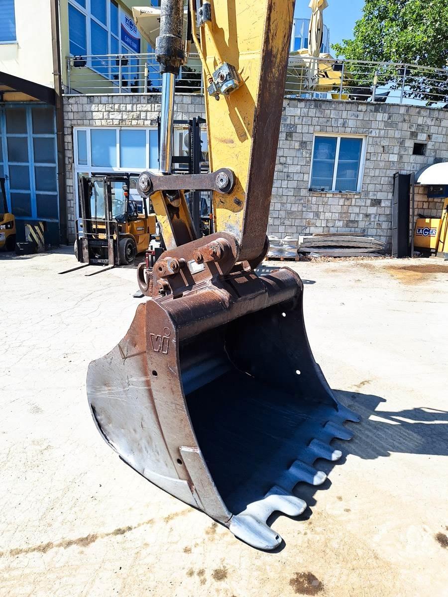 CAT 323D حفارات زحافة