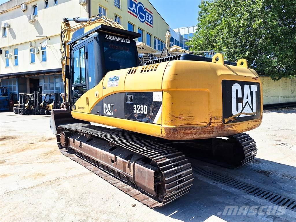CAT 323D حفارات زحافة