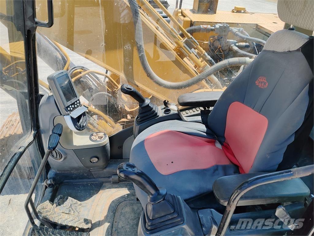 CAT 324 D LN حفارات زحافة