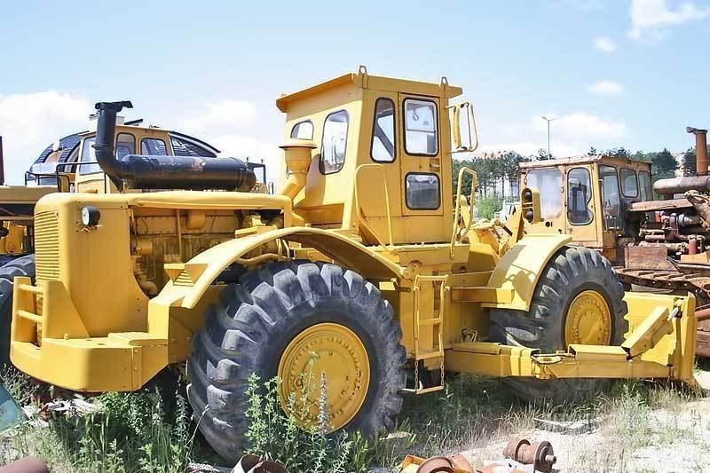 CAT 824B بلدوزرات بعجلات