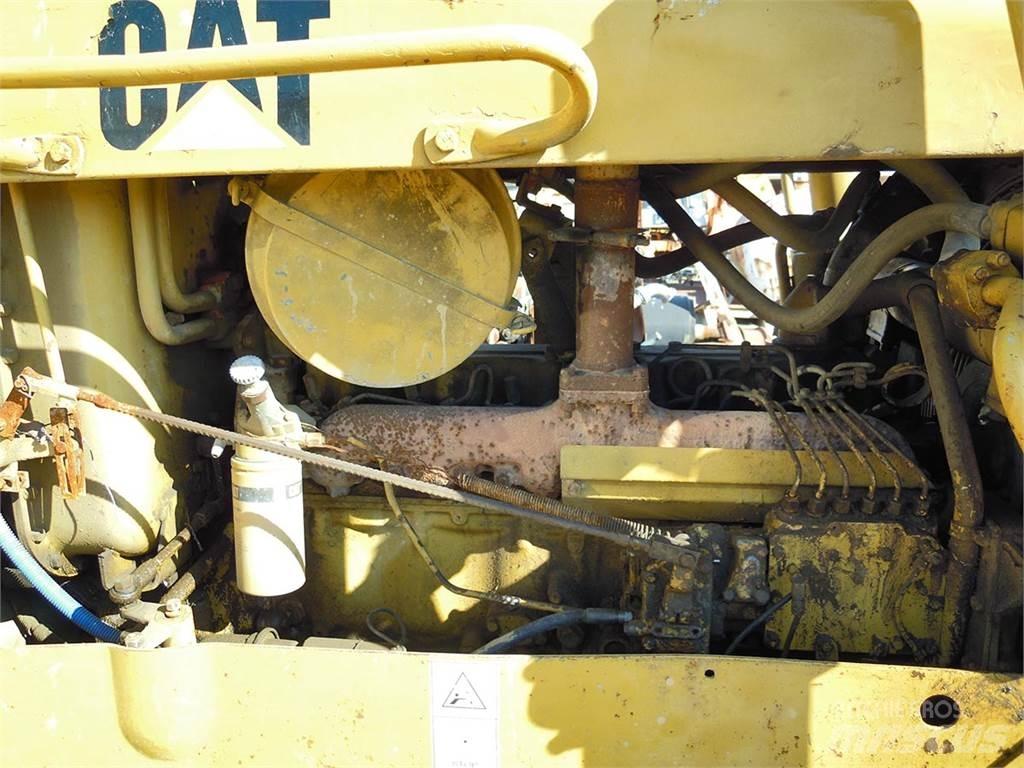 CAT D5B بلدوزرات مجنزرة