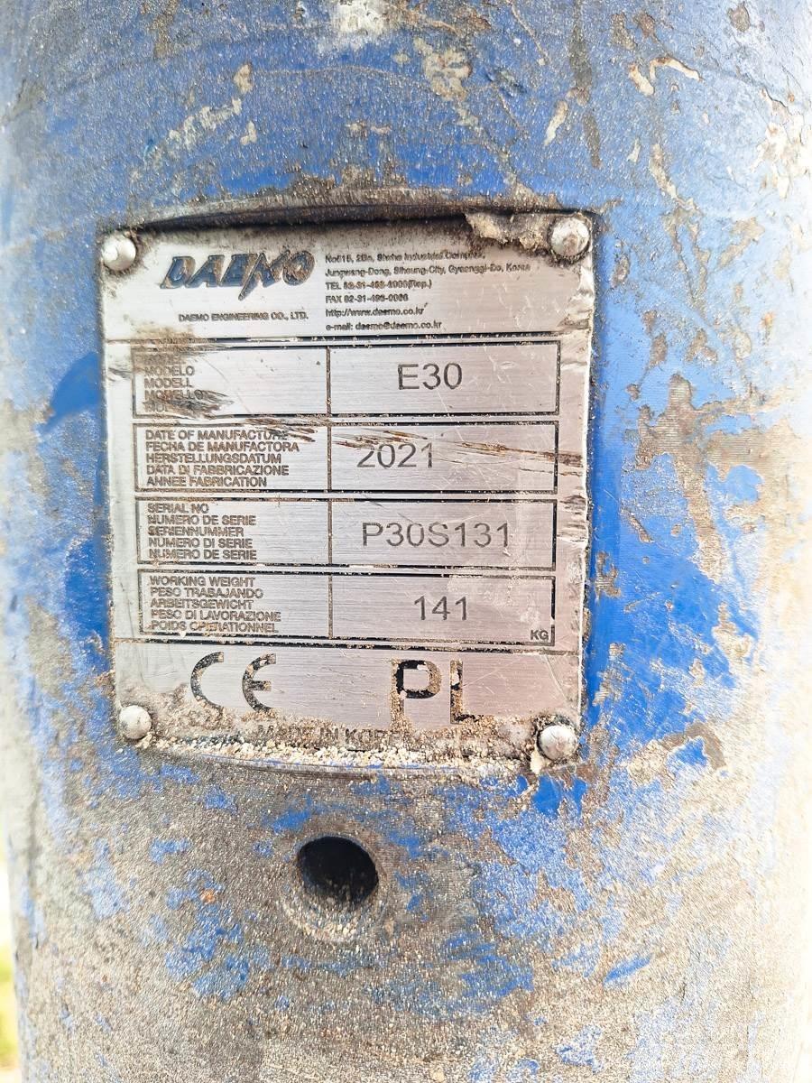Daemo E30 مطارق دق خوازيق هيدروليكية