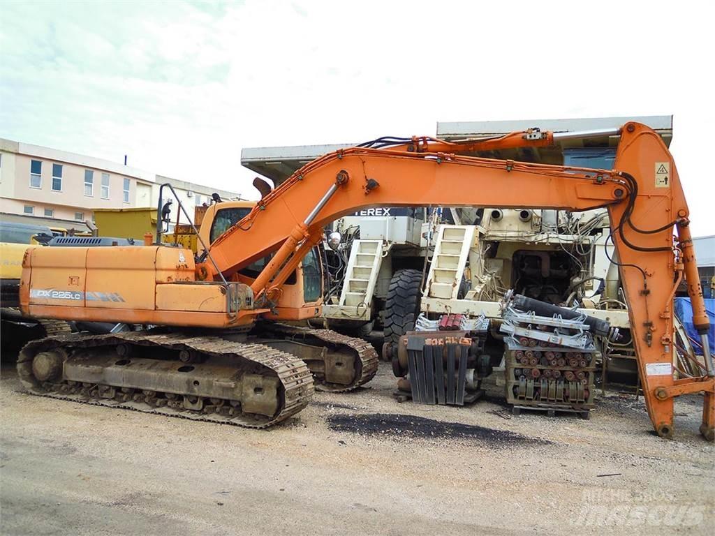 Doosan DX225LC حفارات زحافة