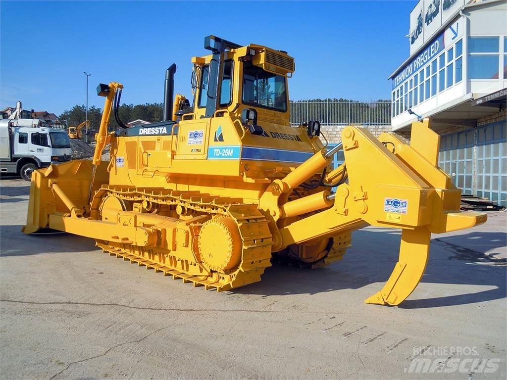 Dressta TD-25M بلدوزرات مجنزرة